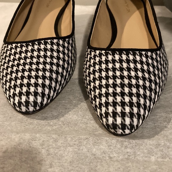 Beautiful  Mid Block Heels 👠 Flats, size -7, Color Black/White Houndstooth - Picture 7 of 10